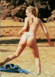 Helen Hunt in Bikini [743x1024] [79.95 kb]