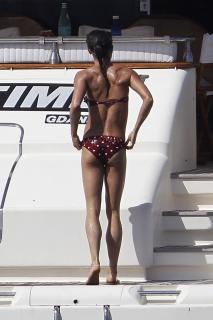 Alicia Vikander dans Bikini [2000x3000] [621.19 kb]