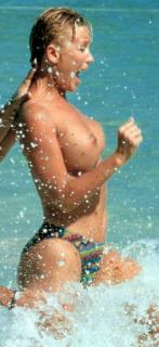 Marlene Mourreau na Topless [323x700] [41.75 kb]