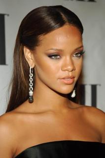Rihanna [683x1024] [61.09 kb]