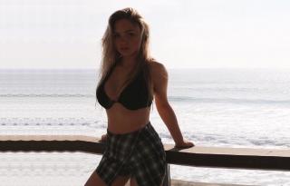 Natalie Alyn Lind en Bikini [1142x733] [124.67 kb]