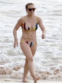 Hilary Duff in Bikini [829x1118] [180.91 kb]