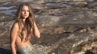 Isabelle Cornish na Topless [1024x576] [118.24 kb]
