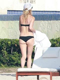 Gwyneth Paltrow dans Bikini [2260x3000] [629.48 kb]
