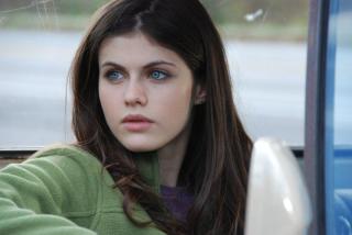 Alexandra Daddario [720x482] [41.98 kb]