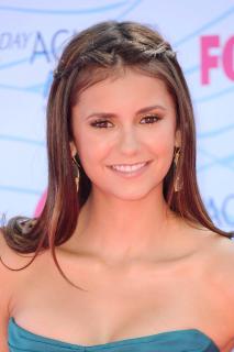 Nina Dobrev [2100x3150] [382.99 kb]