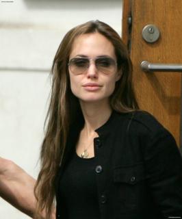 Angelina Jolie [2496x3000] [754.08 kb]