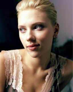 Scarlett Johansson [2600x3238] [1041.3 kb]