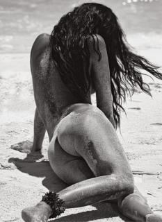 Isabeli Fontana in Lui Magazine Nude [895x1229] [274.35 kb]