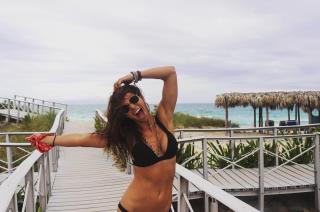 Claudia Vieira dans Bikini [1080x718] [127.85 kb]