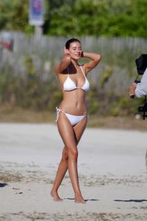 Alejandra Guilmant in Bikini [1470x2205] [236.07 kb]