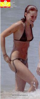 Ana María Polvorosa in Bikini [530x1289] [179.83 kb]