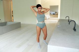 Kim Kardashian [1920x1280] [220.16 kb]