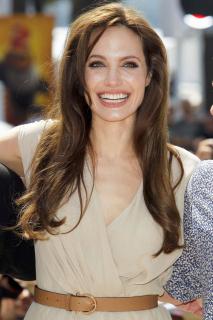 Angelina Jolie [640x960] [93.37 kb]