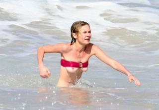Kirsten Dunst na Topless [2480x1725] [176.12 kb]