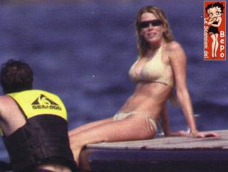 Alessia Marcuzzi na Bikini [842x637] [110.3 kb]