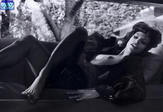 Eva Mendes in Vogue Nackt [1300x897] [113.18 kb]