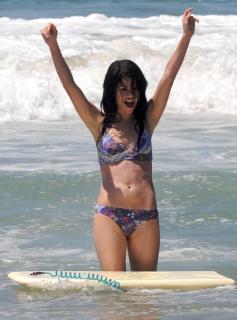 Selena Gomez in Bikini [860x1157] [103.48 kb]
