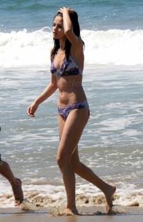 Selena Gomez na Bikini [1200x1854] [281.81 kb]