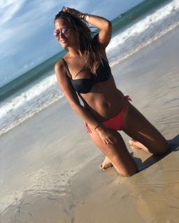 Amanda Parraga dans Bikini [1080x1350] [224.75 kb]