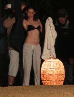 Kristen Stewart en Bikini [1756x2300] [244.29 kb]