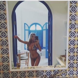 Charlotte McKinney in Bikini [1080x1080] [266.25 kb]