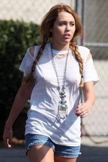 Miley Cyrus [760x1140] [103.87 kb]