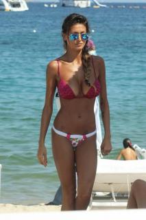 Cristina Buccino dans Bikini [628x942] [102.78 kb]