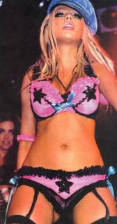 Christina Aguilera [696x1324] [146.82 kb]