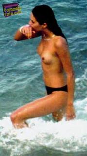 Olivia Molina in Topless [401x715] [29.61 kb]