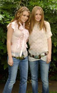 Mary-Kate y Ashley Olsen [493x800] [72.61 kb]