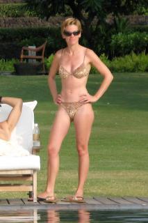 Hilary Swank in Bikini [1200x1800] [228.79 kb]