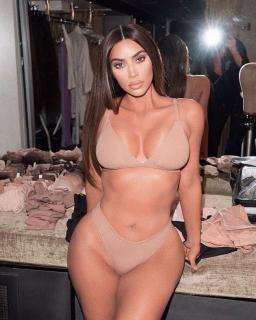 Kim Kardashian [650x812] [138.48 kb]