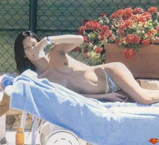 Fernanda Lessa in Topless [575x528] [65.32 kb]