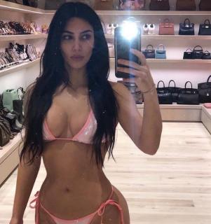 Kim Kardashian [700x744] [119.55 kb]