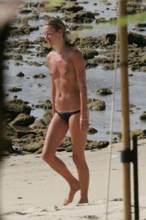 Kate Moss na Topless [1200x1808] [204.89 kb]
