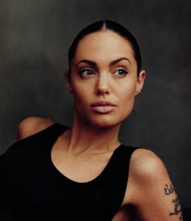 Angelina Jolie [1472x1697] [299.81 kb]