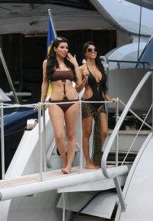 Kim Kardashian [1482x2137] [248.45 kb]