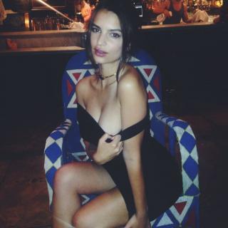 Emily Ratajkowski [1024x1024] [142.42 kb]