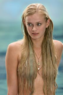 Sara paxton nipples