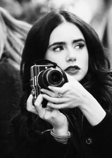 Lily Collins [500x700] [47.93 kb]