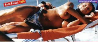 Anna Falchi in Topless [689x300] [40.06 kb]