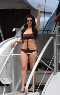 Kim Kardashian [1200x1875] [169.34 kb]