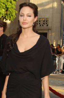 Angelina Jolie [1951x2980] [220.55 kb]