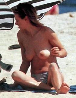 Emma Suárez in Topless [436x555] [30.55 kb]