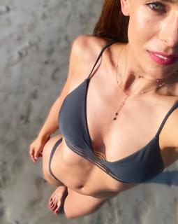 Marine Lorphelin dans Bikini [901x1127] [103.81 kb]