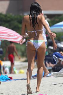 Manuela Arcuri en Bikini [2600x3900] [610.23 kb]