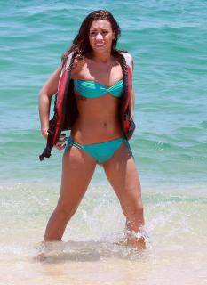 Demi Lovato in Bikini [2187x3000] [637.63 kb]