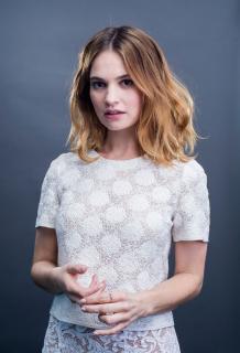 Lily James [740x1086] [189.51 kb]