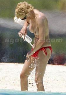 Sharon Stone dans Topless [500x708] [46.3 kb]